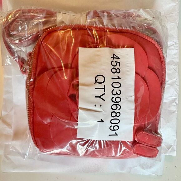 Disney ily 4EVER Crossbody Bag for Kids Inspired by Belle Beauty & the Beast NEW - Picture 6 of 7